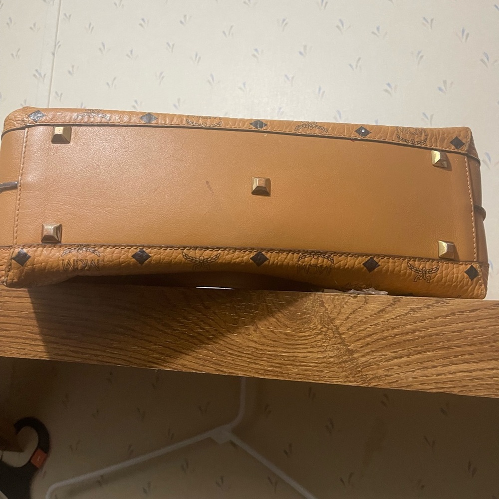 MCM - Picture 3 of 6